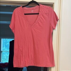 GAP Women's Coral V-Neck Short Sleeve Tee